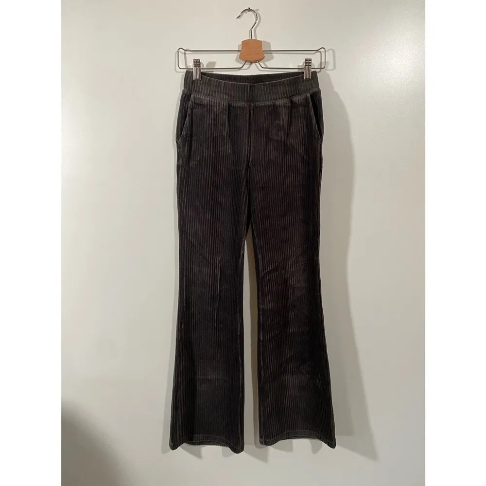 Uniqlo Ribbed Soft Stretch Corduroy Flare Pants in Gray Size Small - Image 2
