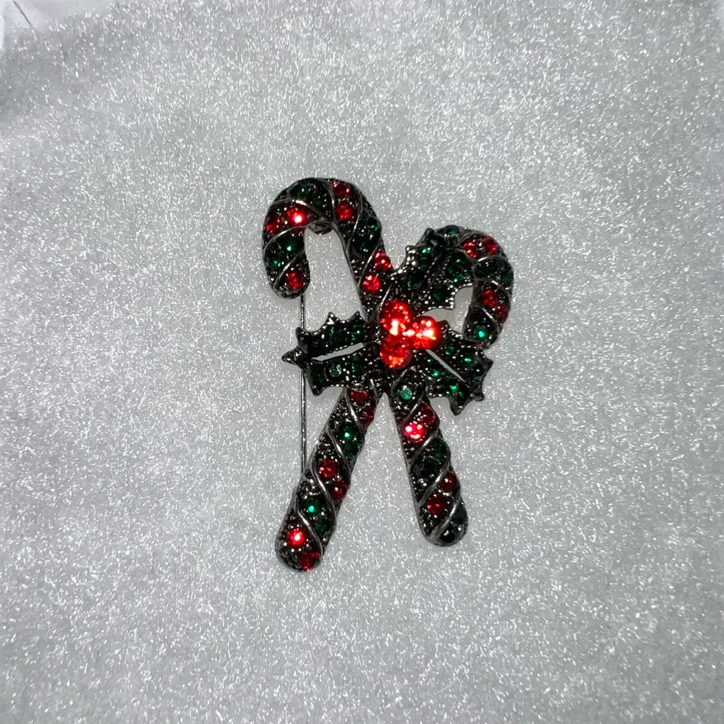 Festive Candy Cane Brooch - Image 4