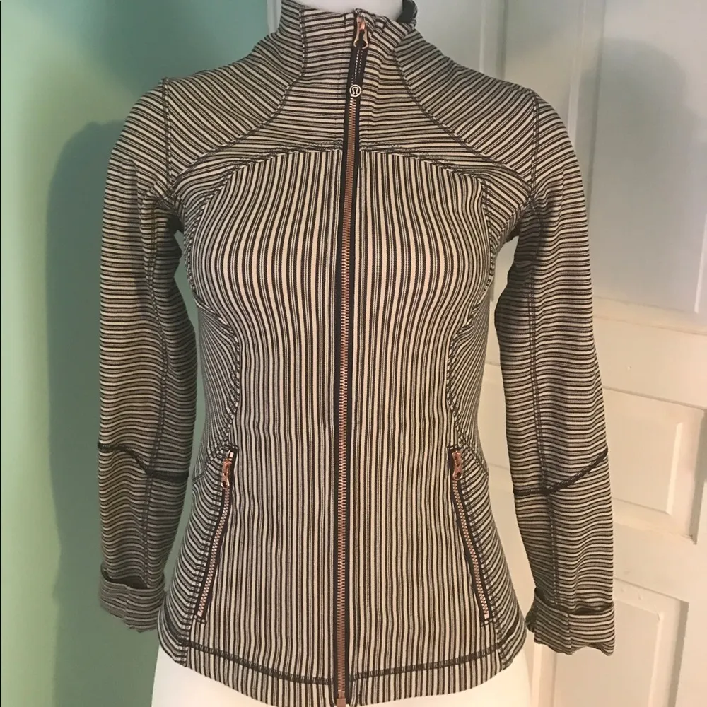 Lululemon Forme Jacket ll sz4 - Image 3