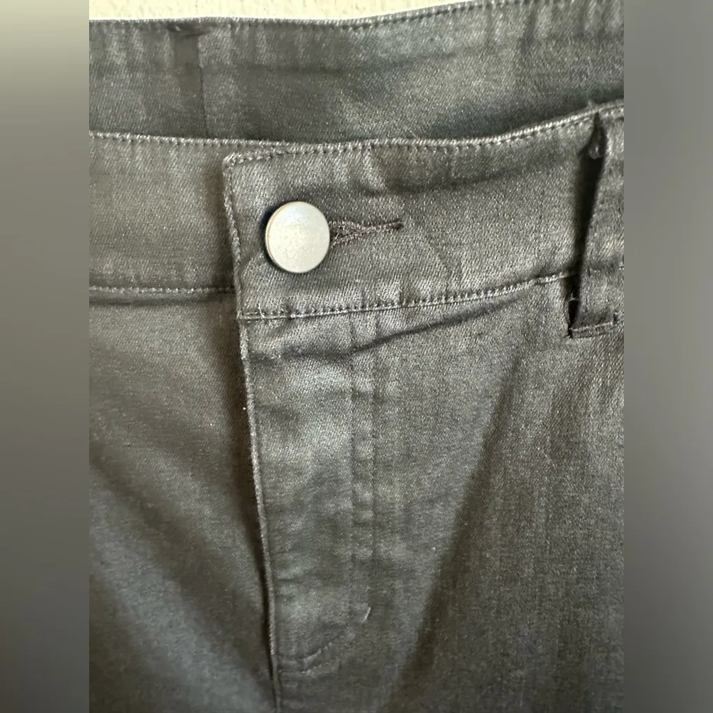 EILEEN FISHER BLACK Shiny Jeans. - Image 4