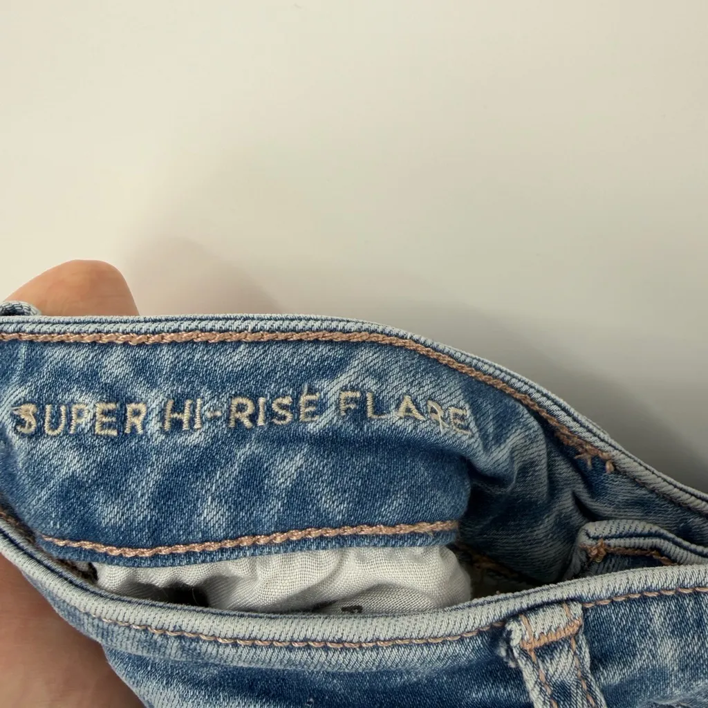 American Eagle women’s super high rise flare raw hem distressed denim jean sz 4 - Image 2