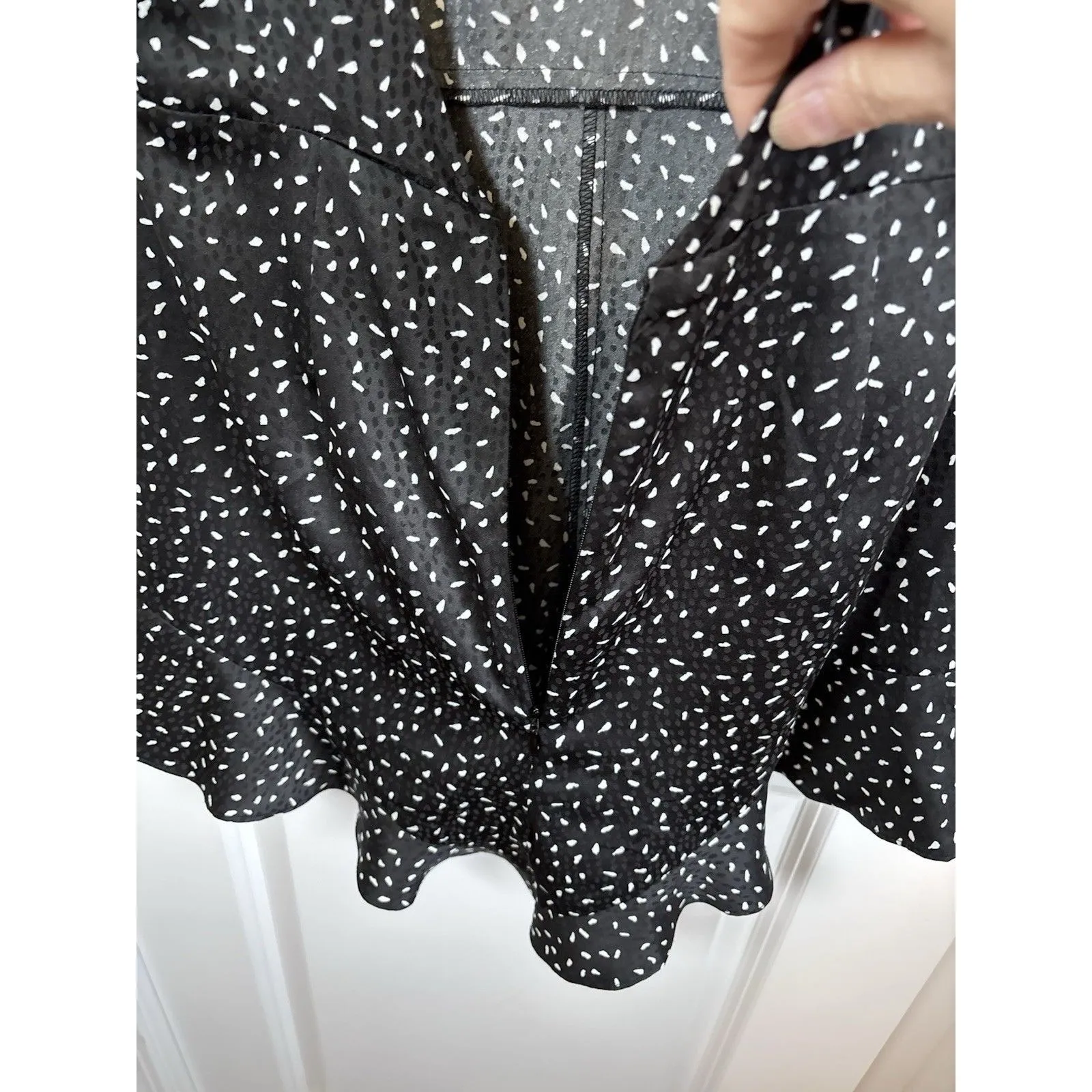 Urban Outfitters Tonya Crepe keyhole playsuit Romper Size M NWT - Image 7