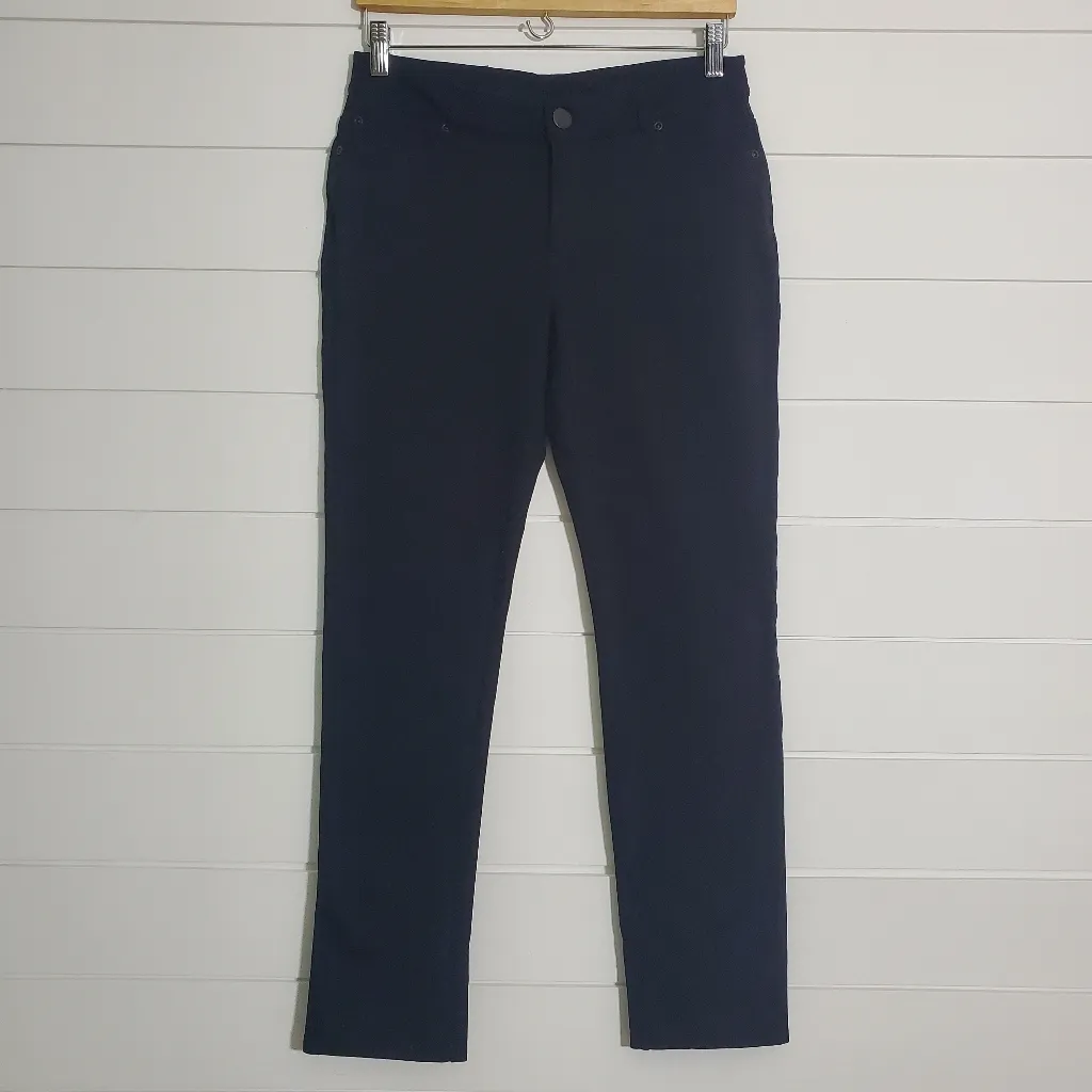 Signature‎ Slimming by Christopher & Banks Women's Black Tapered Pants. Size: 4 - Image 2