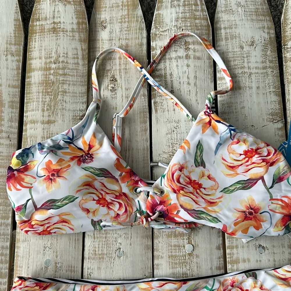 Cupshe Reversible Floral and Striped Bikini Set Swimsuit Size M New NWT - Image 4