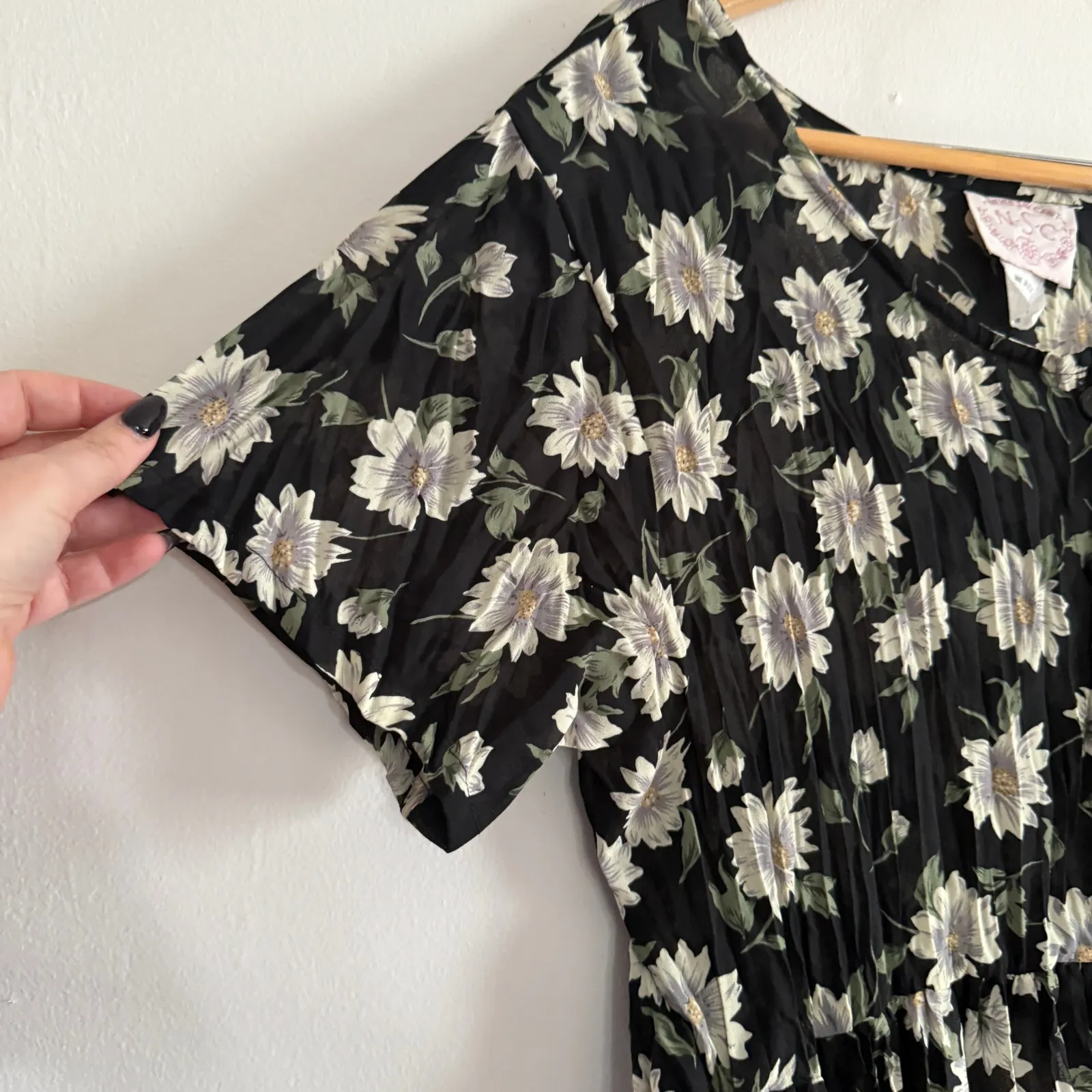 90s Vintage NEVER SAY CAN'T | Black Daisy Print Babydoll Pleated Dress | Medium - Image 6