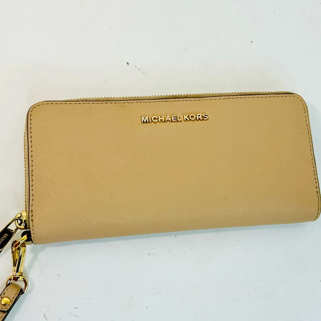 Michael Kors Jet Set Continental Wristlet Wallet in Beige Saffiano Leather - Image 3