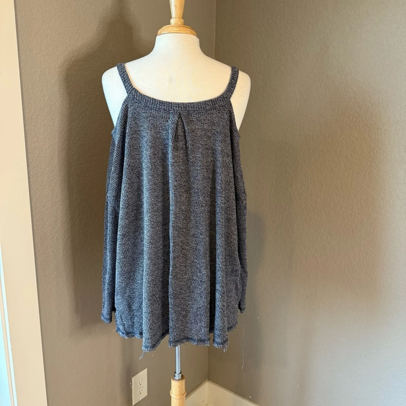 Deletta Anthropologie Charcoal Knit Sweater Open Cold Shoulder Medium - Image 4