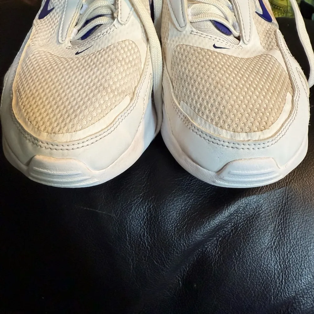 Nike Women’s size 8.5 2021 Airmax sneakers - Image 4