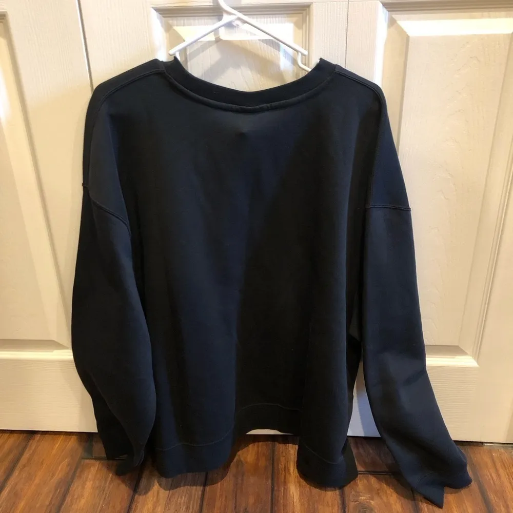 NEW  Black Crewneck Women’s Sweatshirt NWT! - Image 3