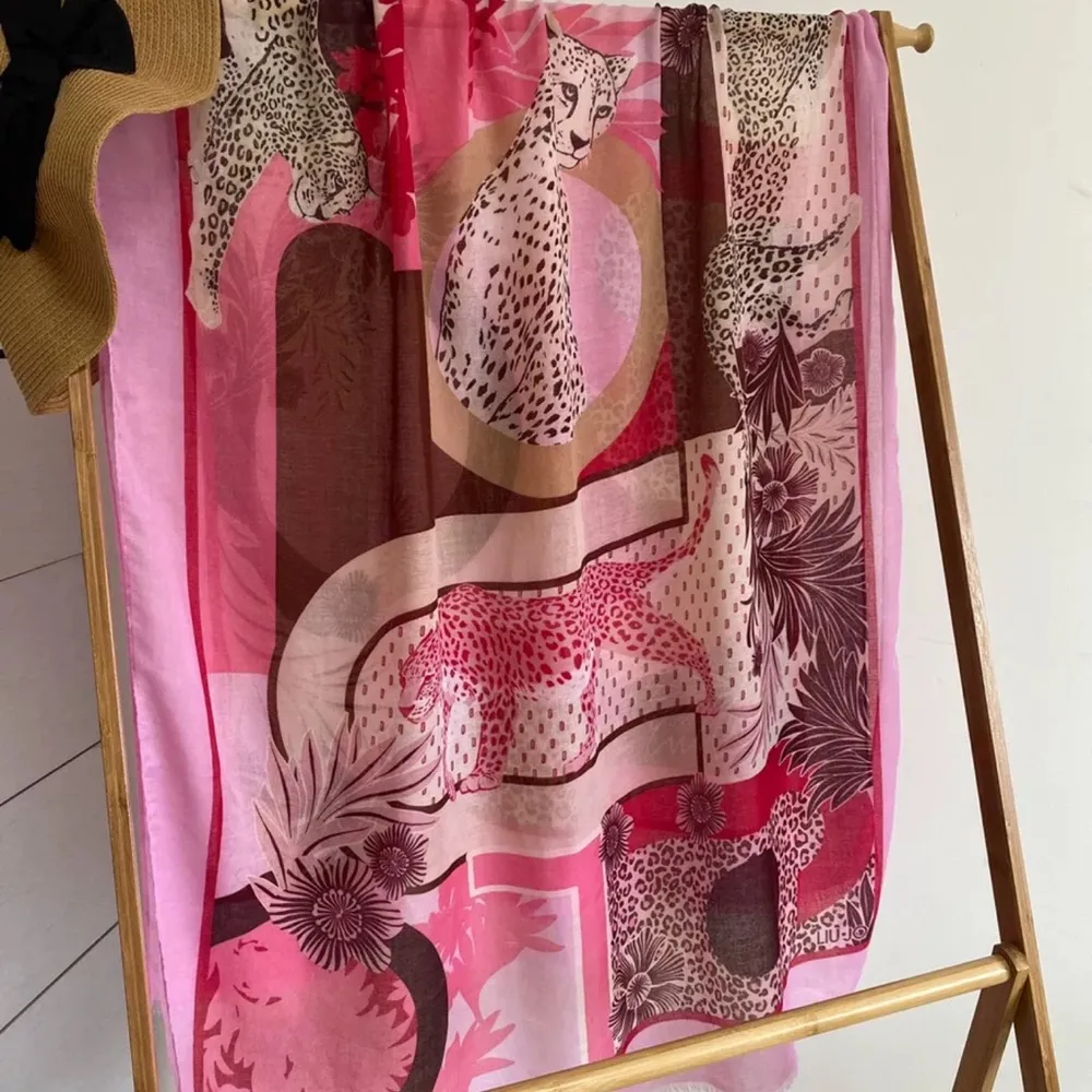 Pink leopard print scarf - Image 3