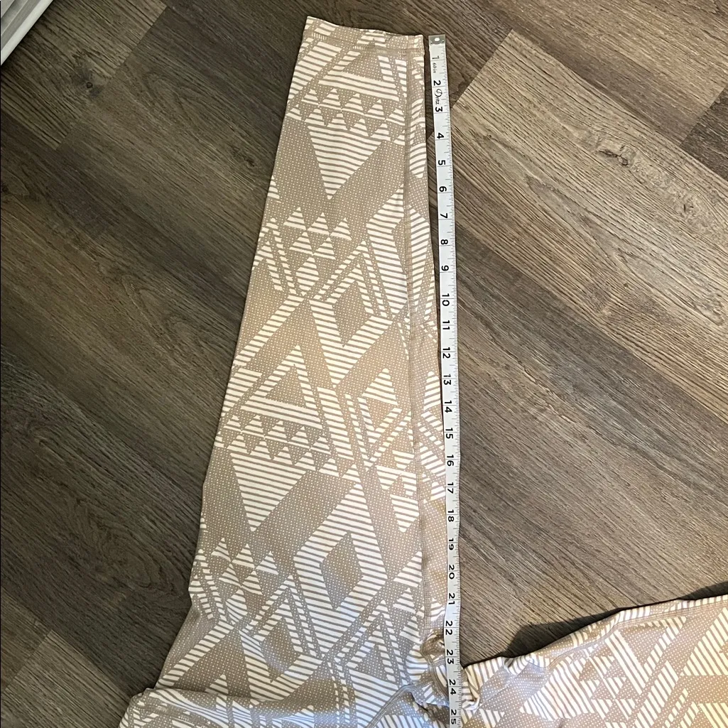 Aerie Chill Play Move Aztec Design Tan & Cream Athletic Leggings Size XL - Image 9