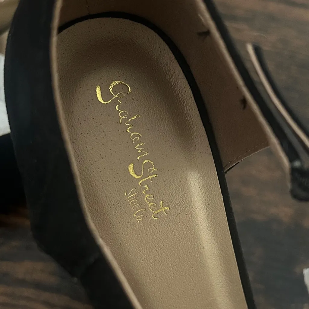 NWOT Graham Street Shoe Co Faux Suede Black Heels Wedding Guest Formal Neutral Size 10 - Image 2