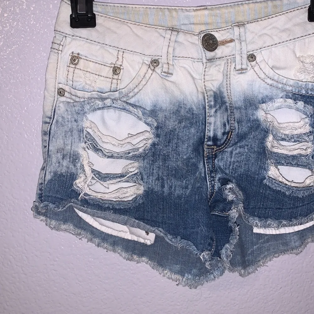 Rewash acid wash distressed short jean shorts - Image 2