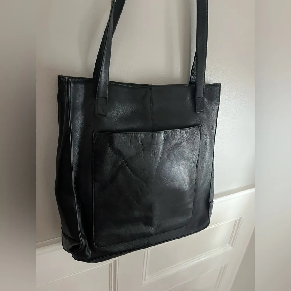 Frye Black Leather Tote Bag with Classic Shape and Long Handles - Image 6