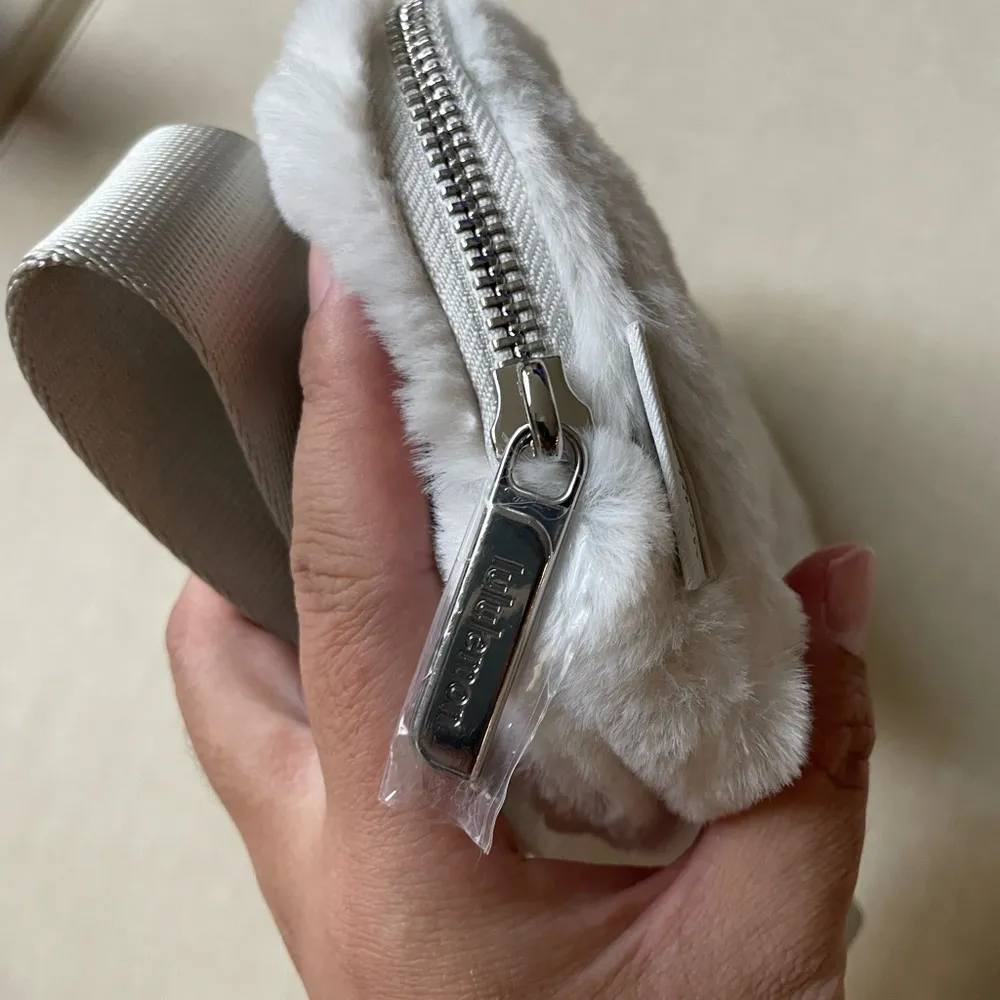 Everywhere Belt Bag Plush Fleece - Bone/Silver - Image 9