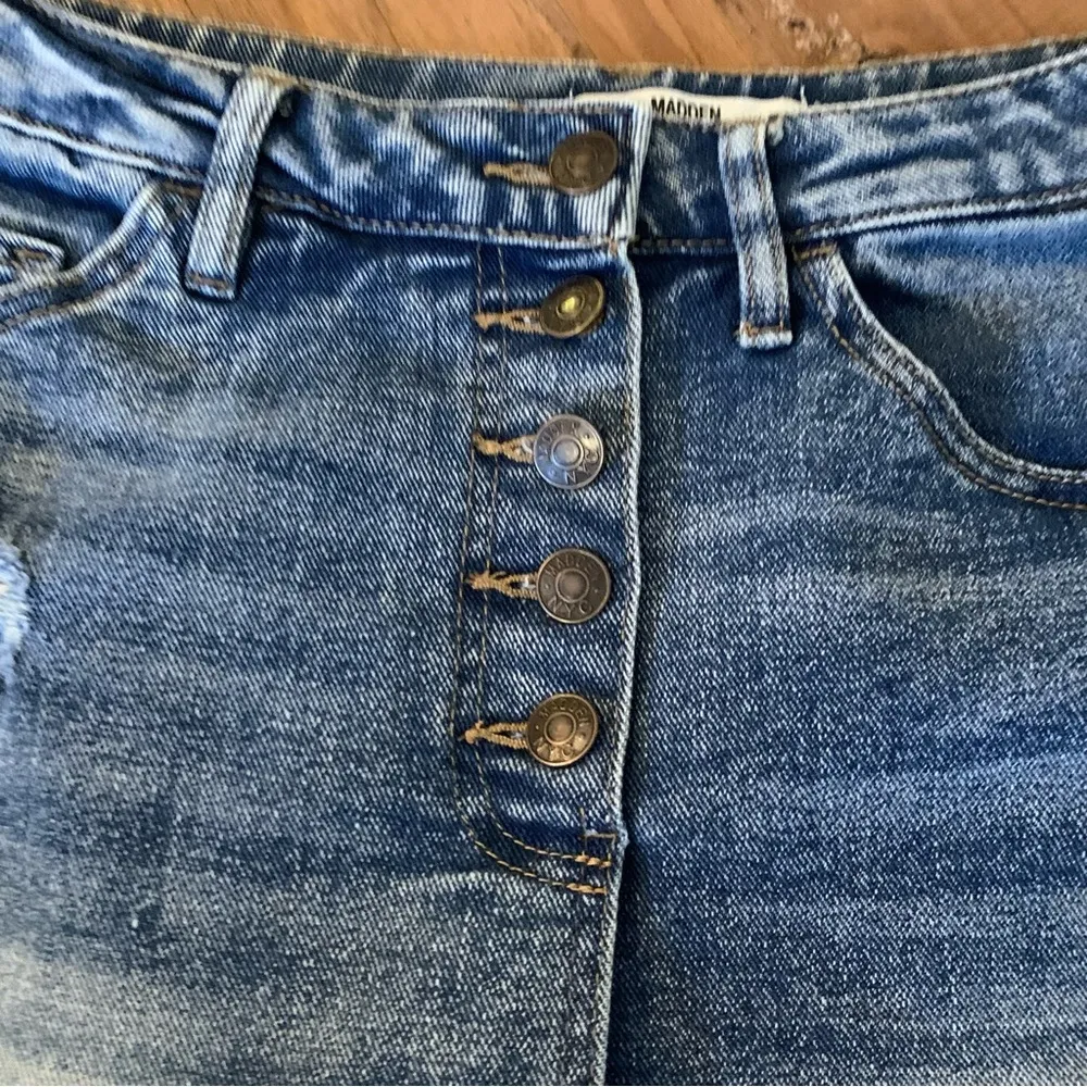 Madden NYC Juniors Womens Size 7 Button Fly Blue Denim Skort Shorts - Image 3