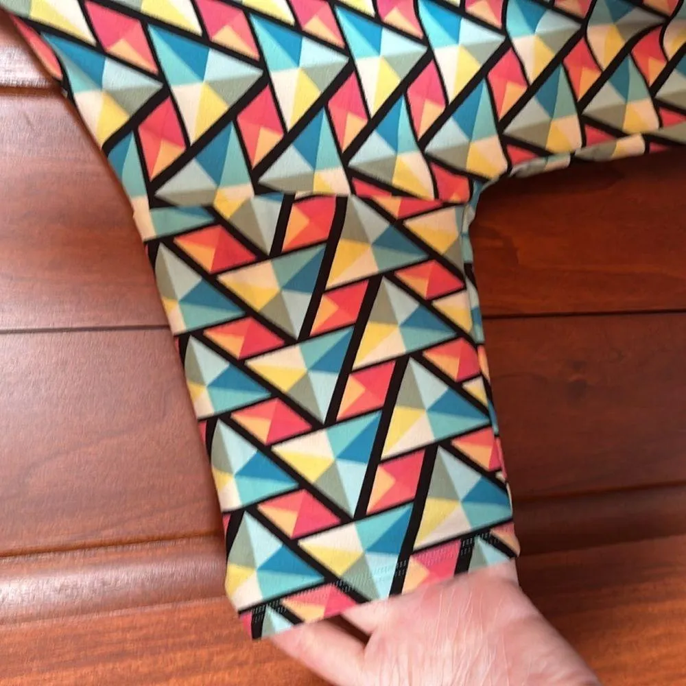 LuLaRoe multicolor ladies top size M - Image 4