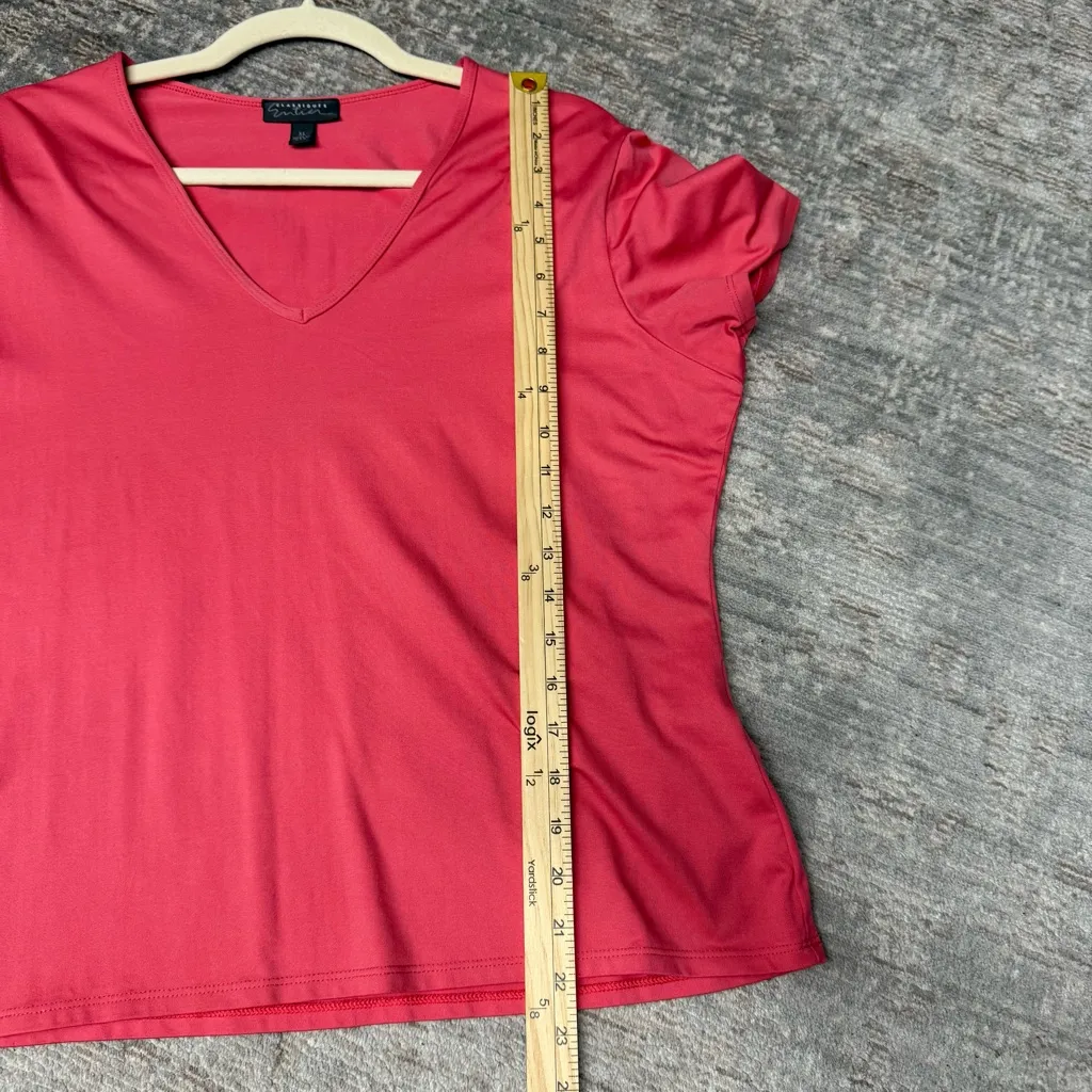 Classiques Entier Women's Coral V-Neck Tee - Image 6