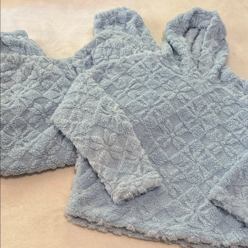 Joyspun Women’s Embossed Plush Pajama Set – 2 Piece, Size Small Blue - Image 3