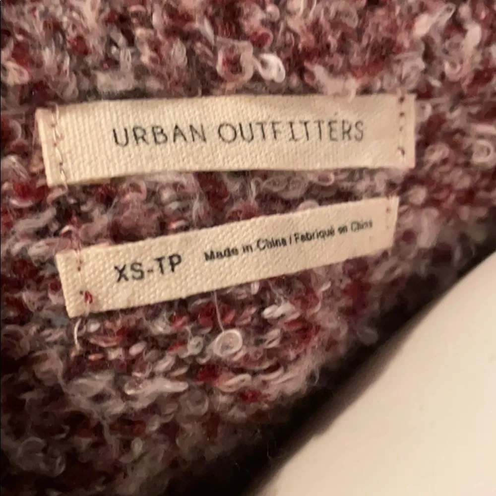 Urban Outfitters UO Oversized Fuzzy V-Neck Side Slit Sweater XS - Image 9