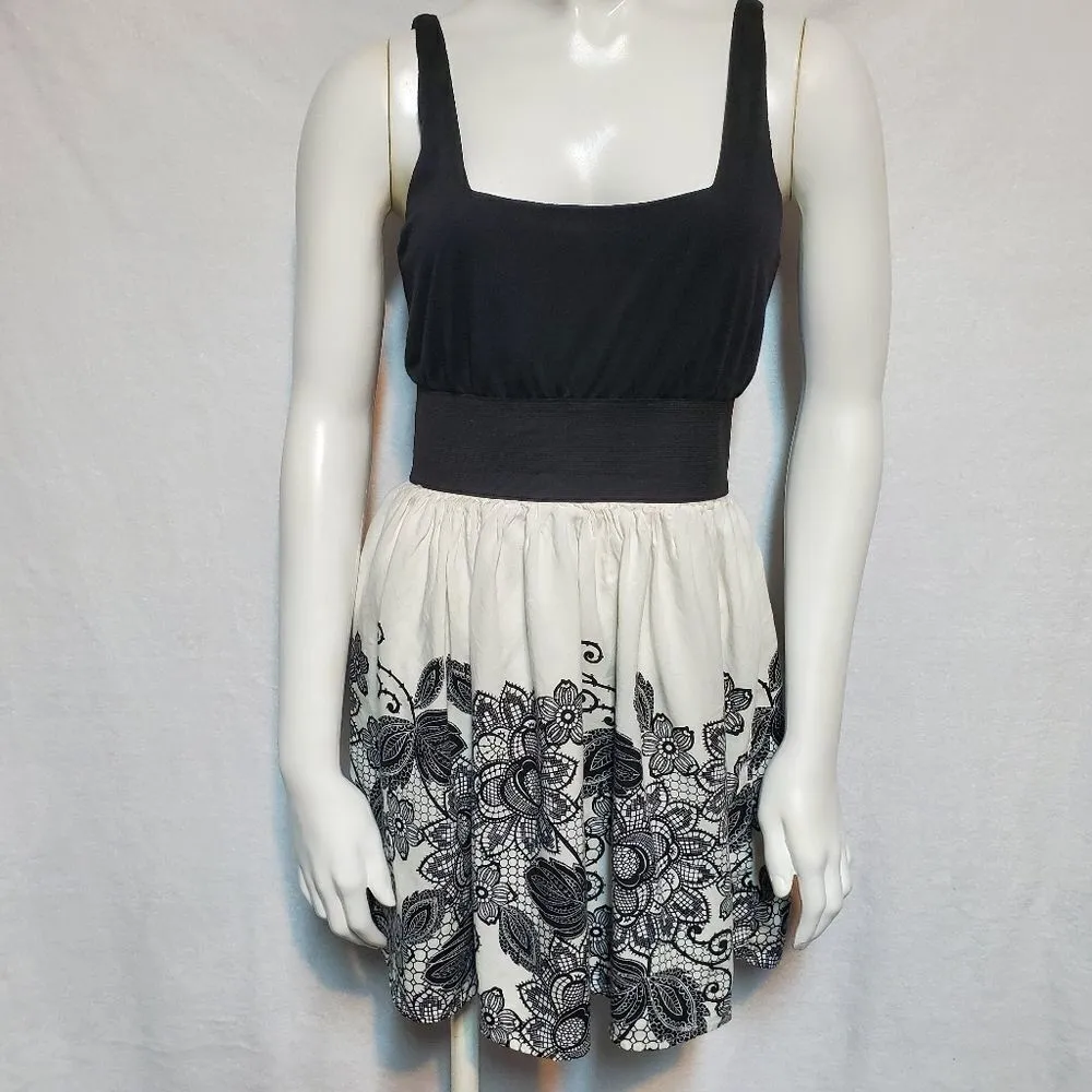 A-List Black & White Floral Dress (Medium) - Image 2