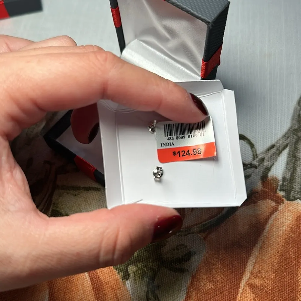 NWT diamond sterling silver square stud earrings with gift box - Image 5