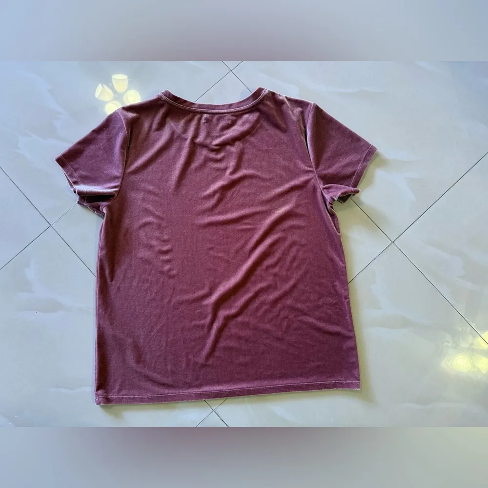 Abercrombie and Fitch Velvet short sleeve top wine color size M comfy top - Image 16