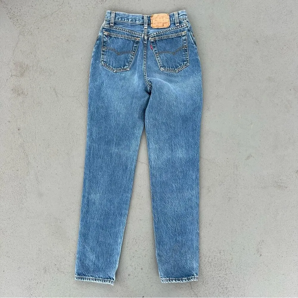 Vintage 80s Levi’s Women’s 501 button fly original fit straight leg jeans Size 5 - Image 3