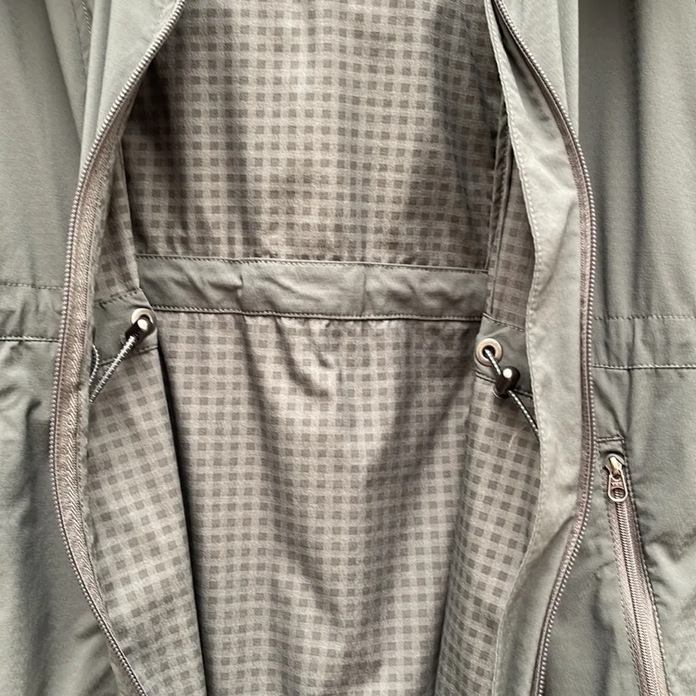 Woman’s Athleta wind breaker green jacket - Image 8