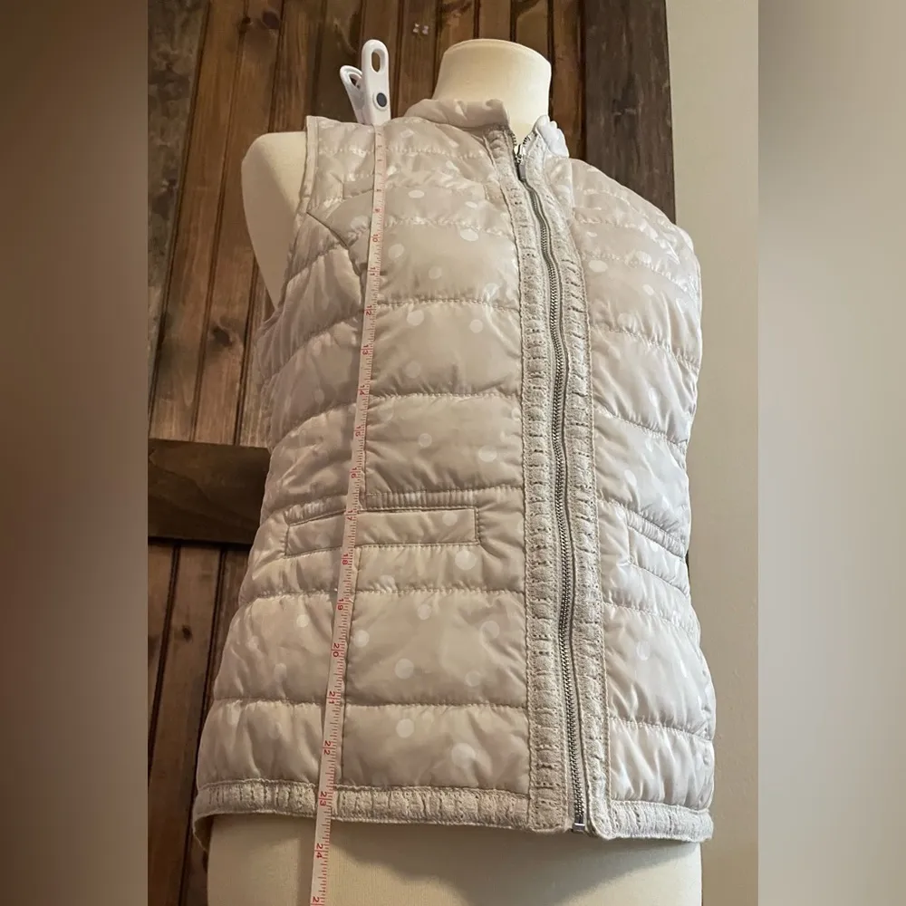 CHICO'S QUILTED VEST SIZE 0 SMALL LACE TRIM DETAILS NEUTRAL BEIGE POLKADOTS - Image 10