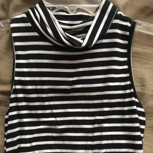 Striped Sleeveless Mock neck Crop Top - Image 9