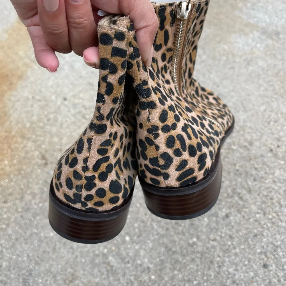 NWOT SOLE SOCIETY CADYNA Suede Pointed Toe Stacked Heel Ankle Bootie size 7.5 - Image 4