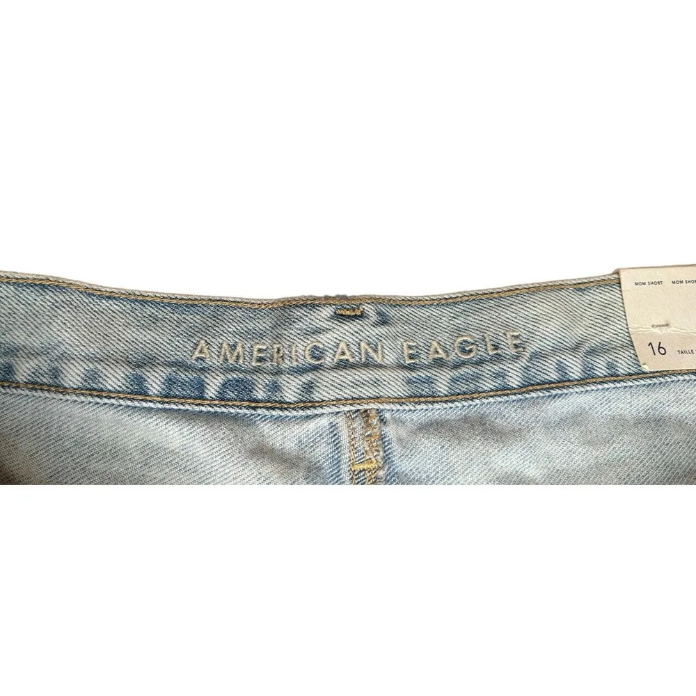NEW American Eagle Womens Mom Jean Shorts Light Wash Distressed High Waist 16 - Image 7