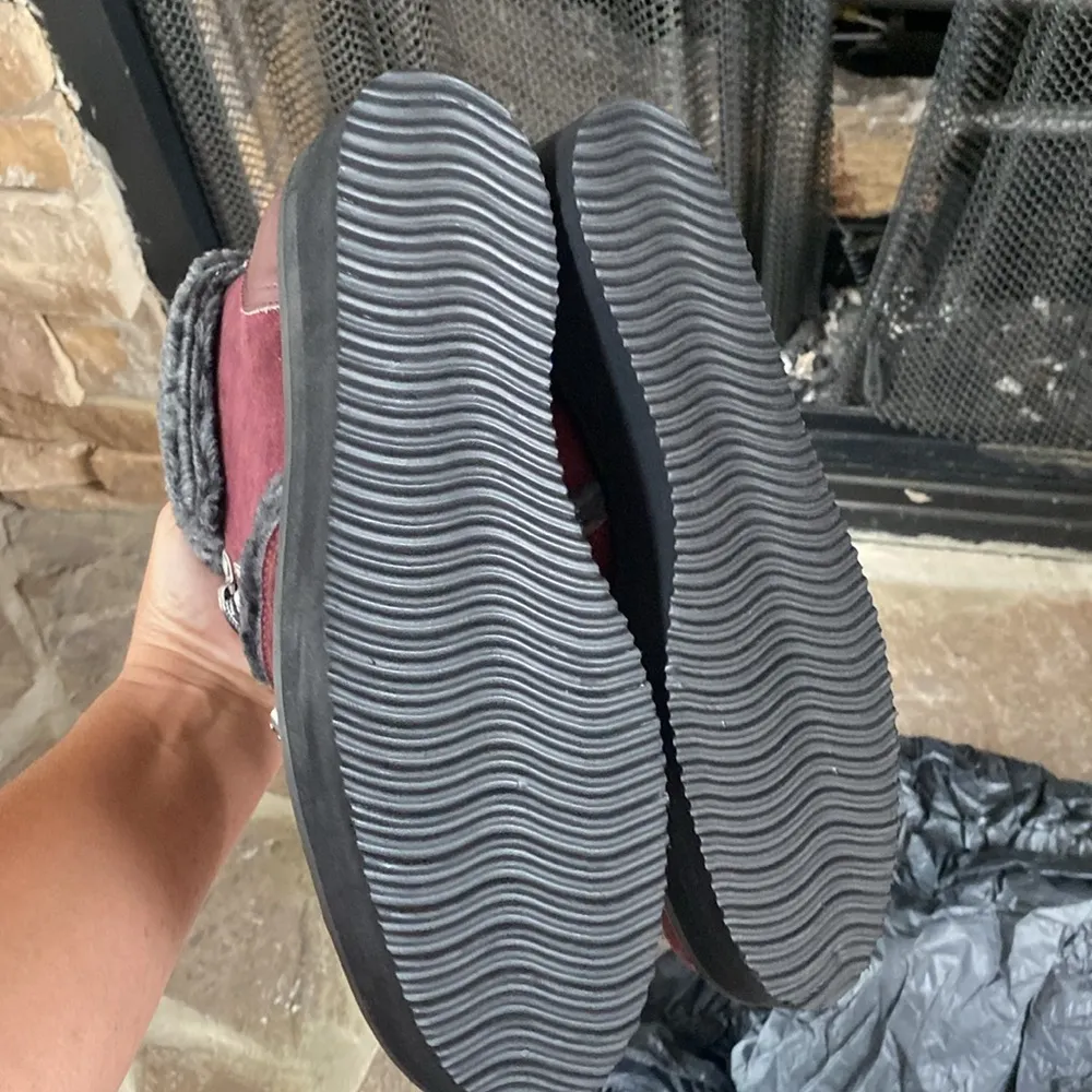 Very Volatile size 7 Tonkin burgundy suede leather Sherpa fur lined boots NIB - Image 5