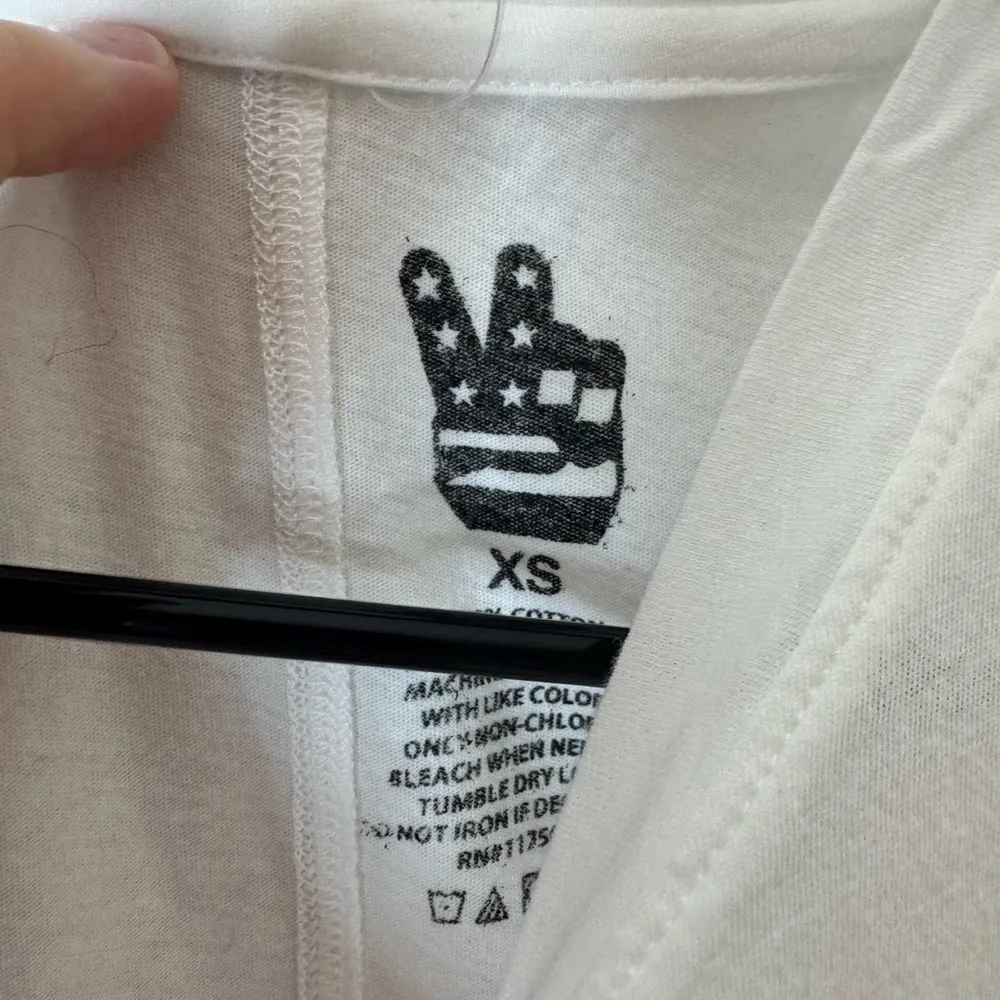 Revolve Junk Food Coca Cola Flowers Tee in Vintage White XS - Image 4