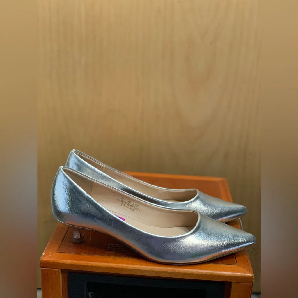 Cushionaire Elegant Silver Women's Kitten Heels.     Size-8.5 Wide - Image 3