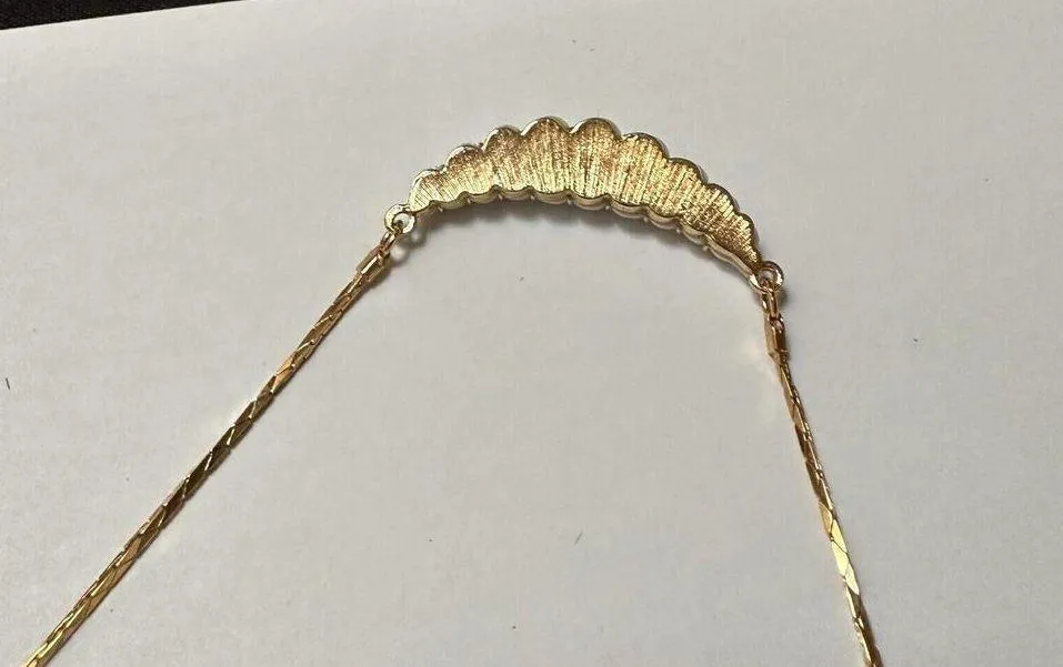 Signed Avon Gold Tone / White 18 Inch Necklace Gatsby Collection - Image 10