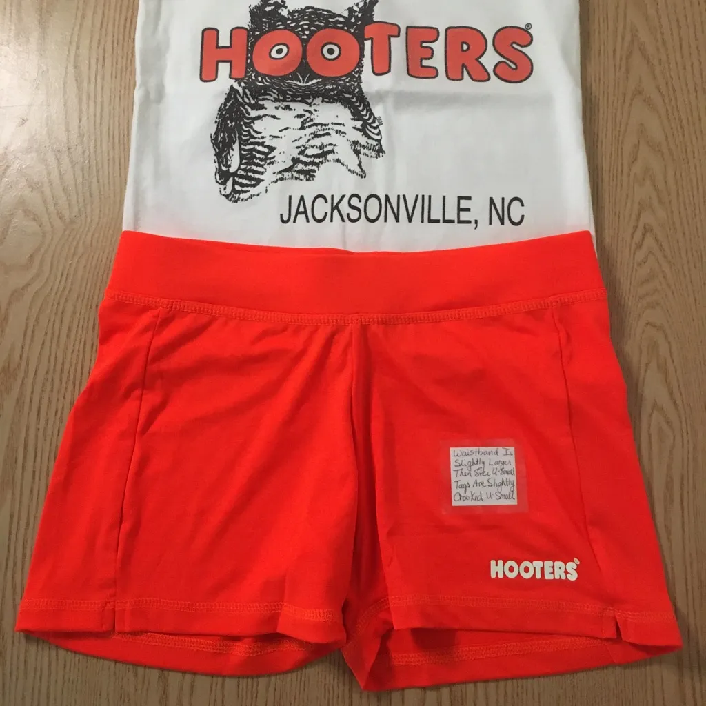 B20 #11 Hooters Girl Worn Uniform Tank & New Shorts Jacksonville NC Size Small - Image 3
