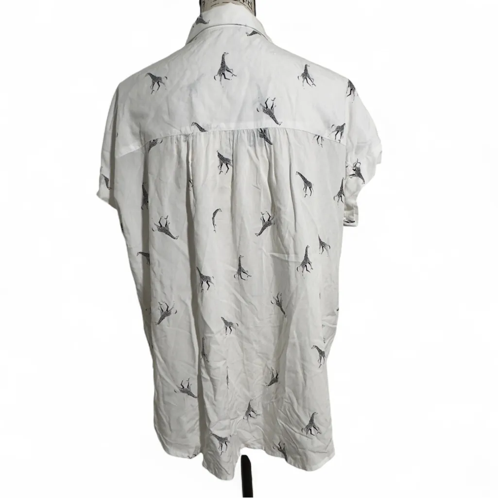 Jane and‎ Delancey Giraffe Novelty Print Button-Up Short Sleeve Shirt Top Medium - Image 2