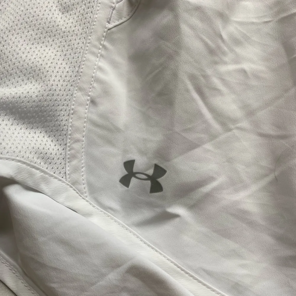 Under Armor Shorts Size S - Image 4