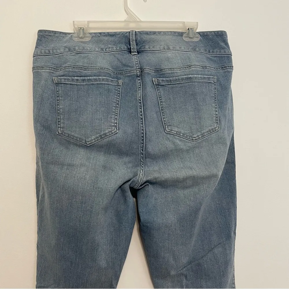 TORRID Plus Size Crop Jegging Premium Stretch Light Wash Ripped Cropped Ankle 20 - Image 12