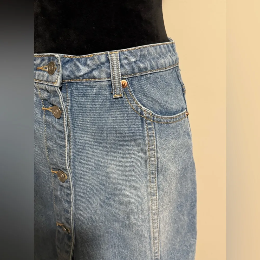 EUC IJOAH Distressed Frayed Button Down Denim Skirt size small Blue Size M - Image 3