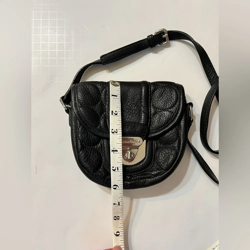 Calvin Klein crossbody mini clutch / purse, quilted - Image 8