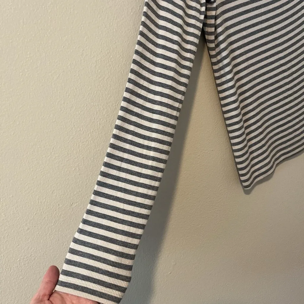 CAbi 4568 Dare Tee Gray Cream Striped One Shoulder Top M Artsy‎ Cut Out Y2K Soft - Image 3