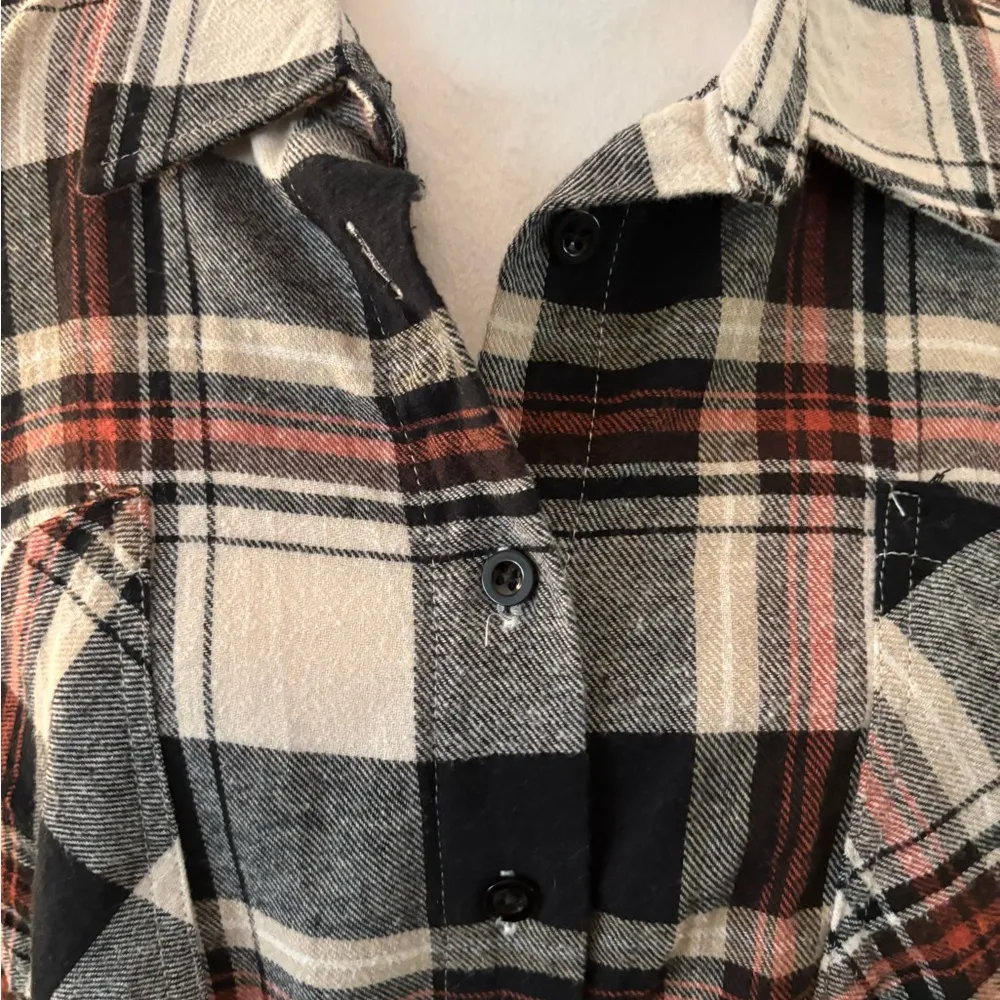 Black & Red Plaid Crop Button Up Flannel Shirt Size XL - Image 6