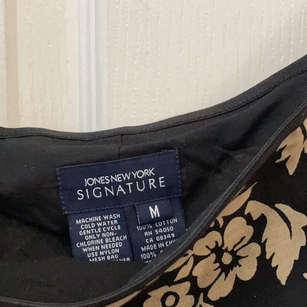 FINAL MARKDOWN Jones New York signature skirt medium - Image 3