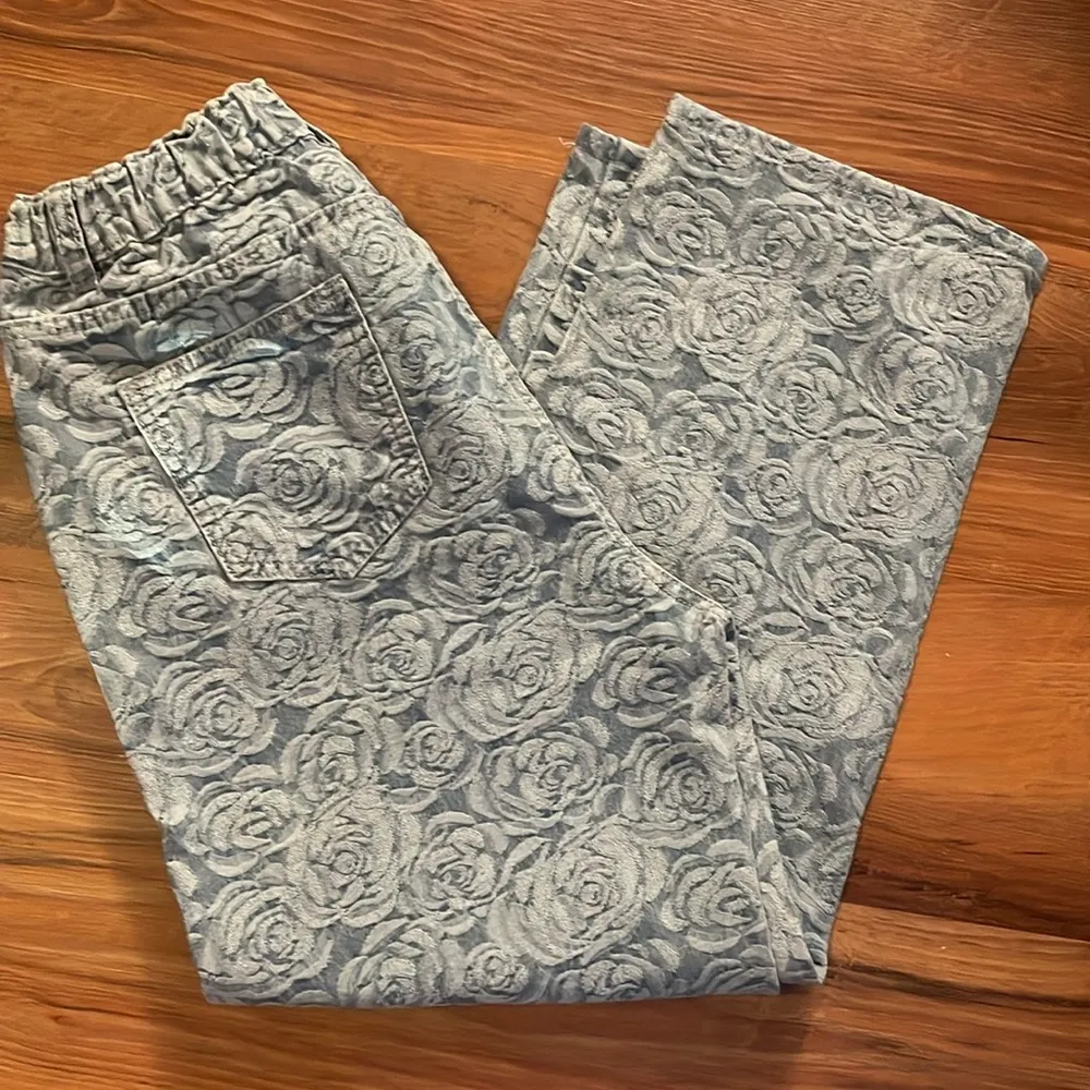 Beautiful floral jeans size medium/ large - Image 2