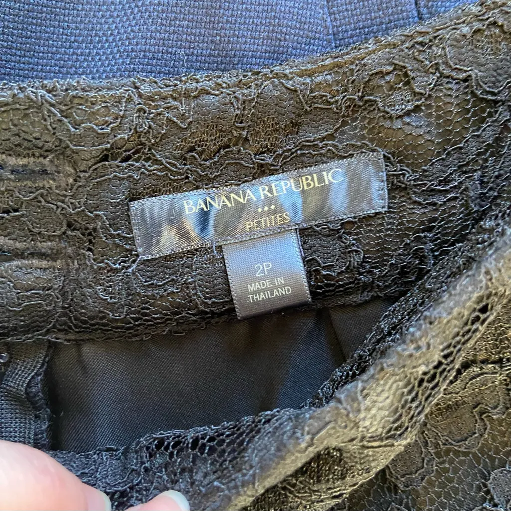Banana Republic Factory lace skirt - Image 4