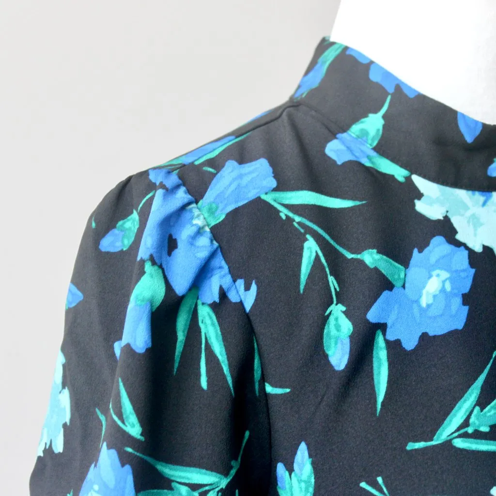 J. Crew Blue Black Floral Short-Sleeve Mock-Neck Whimsigoth Blouse Extra Small - Image 5