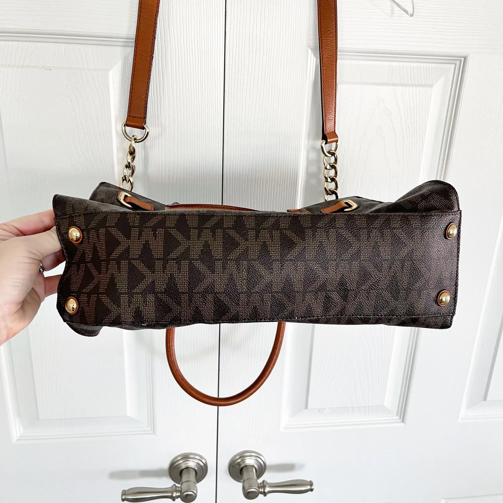 Michael Kors  Hamilton Large East West Monogram Shoulder Tote - Image 14